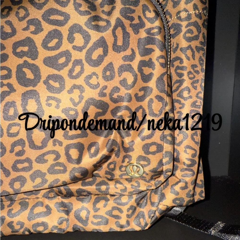Lululemon Everywhere Backpack 22L Metal Hardware- LPOK/GOLD